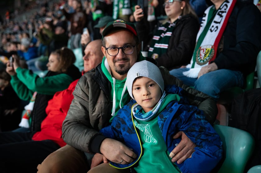 Kibice na meczu Śląska z Widzewem (2 marca 2024) na Tarczyński Arenie